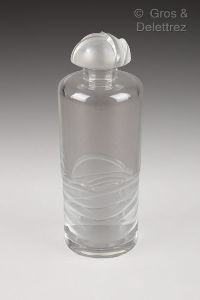 Lalique France. Carafe cylindrique en cristal...