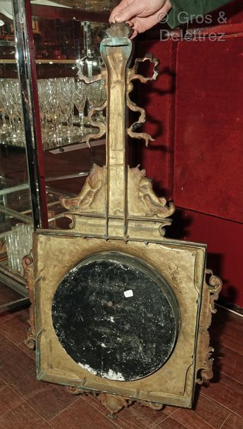 null 
Baromètre en bronze patiné brun orné d’un profil de Louis XIV

Haut. 103 cm  Larg....