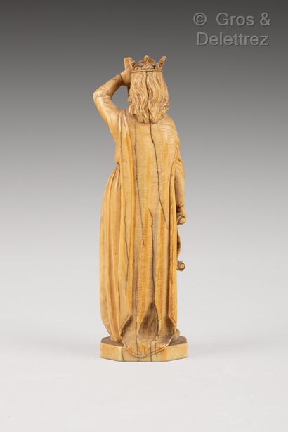 null Ivory sculpture representing a saint holding a lance and a phylactery. XIXth...
