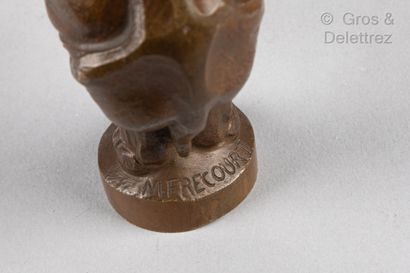null FRECOURT (XX) Bouchon de radiateur dit mascotte en bronze patiné brun figurant...