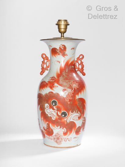  China Porcelain baluster vase decorated...