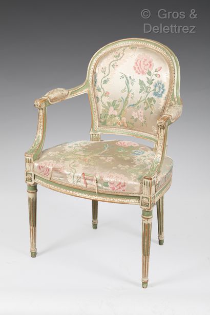 null Louis XVI style armchair. Upholstery worn 89 x 58 cm