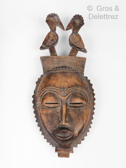 null Côte d’Ivoire Masque Baoulé/Yaouré (?) en bois sculpté et patiné surmonté de...