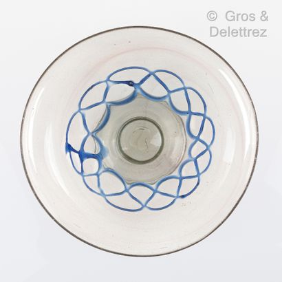 null Tazza in blown glass with blue glass nets in the Venetian style 18th century...