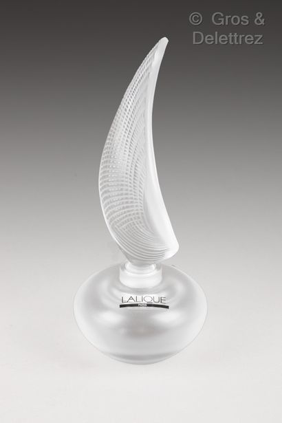 null Lalique France. Bottle model Coquillage out of pressed and partially satiny...