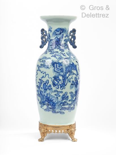  Chine Vase balustre en porcelaine décoré...