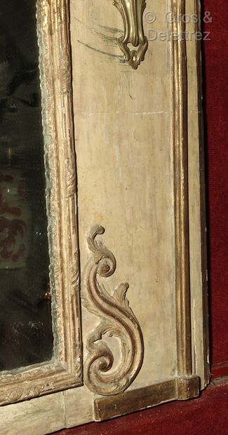 null 
Trumeau in carved and gilded wood with acanthus scrolls and surmounted by a...