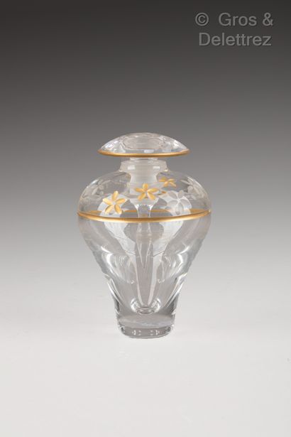 null Saint Louis. Perfume bottle in crystal of baluster form with engraved decoration...