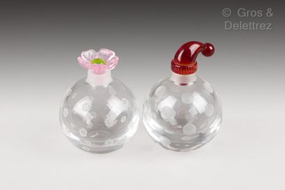 null Saint-Louis. Two bottles Christmas ball with engraved decoration one of round...