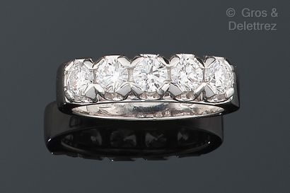 null Ring "Garter" in white gold, decorated with brilliant-cut diamonds. Total weight...