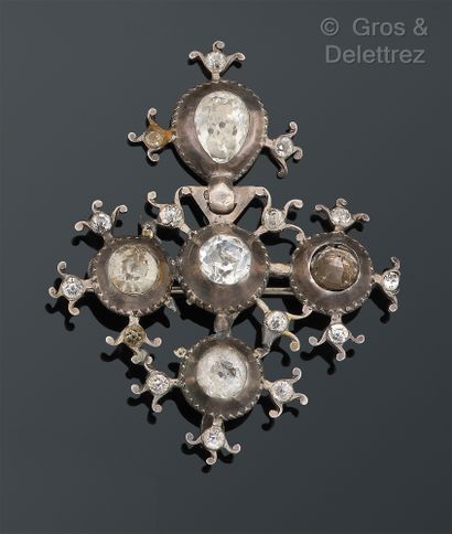 null Pendant "Cross" regional silver set with rhinestones. Dimensions : 6 x 5 cm....