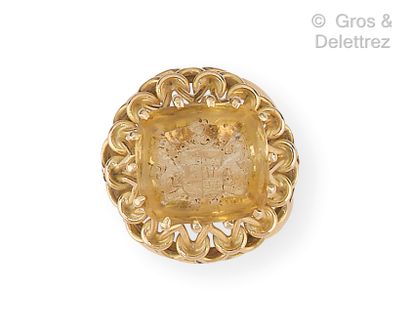 null Yellow gold openwork ring with a citrine engraved with a coat of arms. Finger...