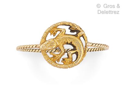 Yellow gold ring with an openwork salamander...