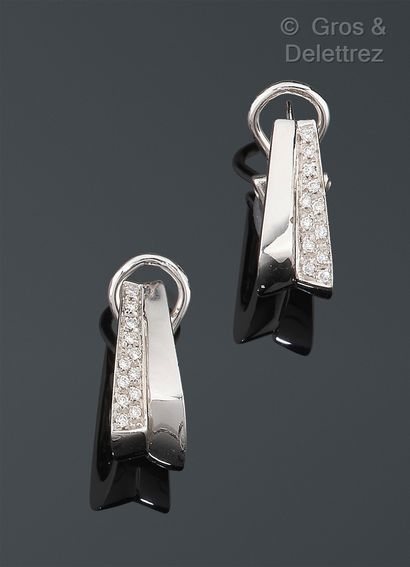 null Pair of earrings in white gold, composed of two ribbons, one paved with brilliant-cut...
