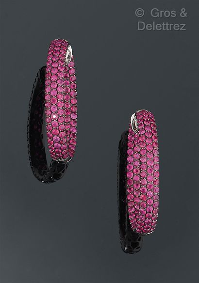 null Pair of "Creoles" in white gold, set with rubies. Length : 3,2 cm. Gross weight:...