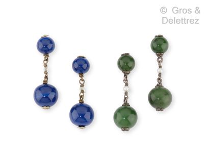 null Lot composed of two pairs of metal cufflinks; one adorned with aventurine and...