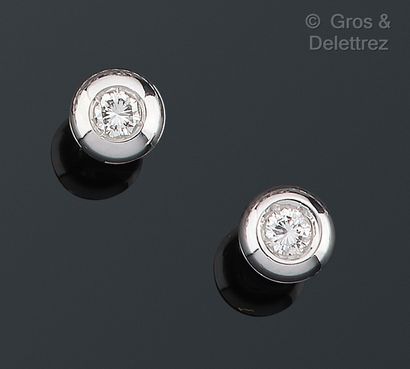 null Pair of earrings in white gold, set with brilliant-cut diamonds.

Weight of...