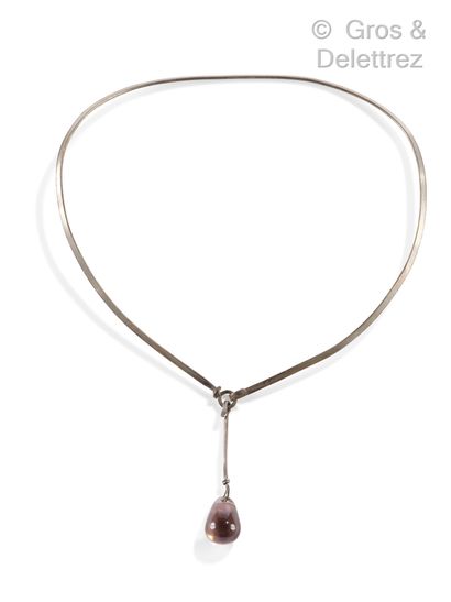 Vivianna TORUN BÜLOW-HÜBE (1927-2004) Necklace in silver and hard stone H: 21 cm,...
