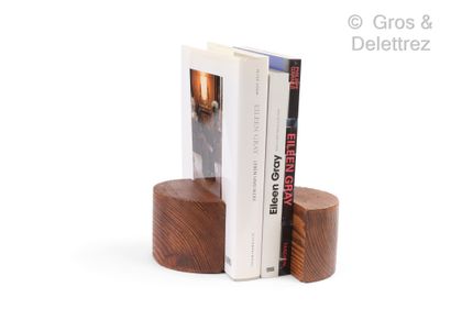 Eileen GRAY (1878-1976) Pair of bookends in solid Oregon pine with patina

Circa...
