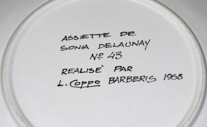 Sonia DELAUNAY (1885-1979) Sans titre, 1968	

Assiette en faïence et émaux colorés.	

Signée...