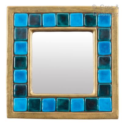 MITHÉ ESPELT (1923-2020) Miroir modèle « Patio » carré en céramique émaillée bleue...