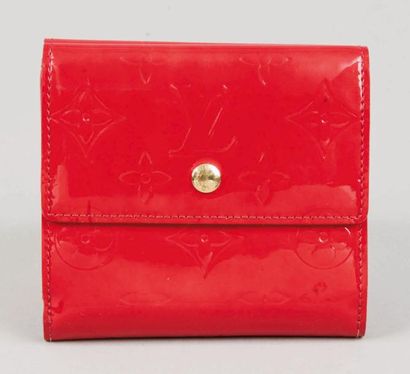 Louis VUITTON Portefeuille, porte-cartes, porte-monnaie en cuir vernis rouge monogrammé,...