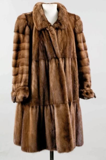 REINER Manteau en Vison femelle scanbrown, travail pleines peaux, manches horizontales...