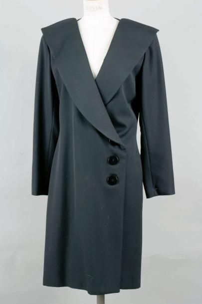 Yves SAINT LAURENT Robe smoking en drap de laine froide noire, grand col châle en...