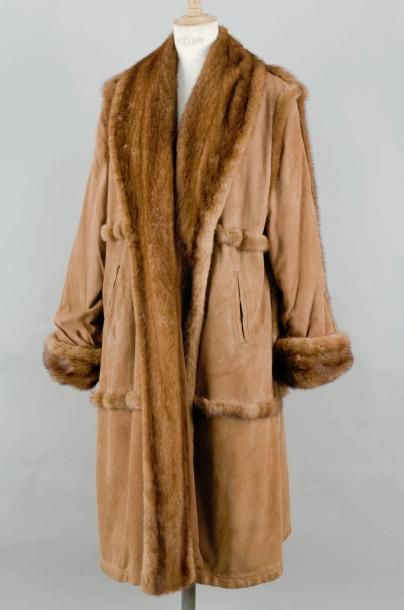 null Manteau en daim camel à effet de damiers, col, parmenture et poignets en Vison...