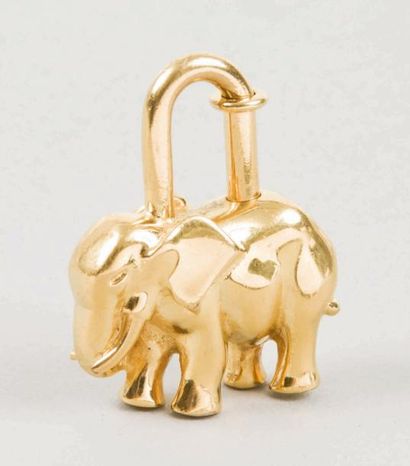 HERMES Paris made in France Porte clefs en métal doré figurant un éléphant