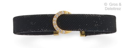 PASCIA Bracelet « Ceinture » habillé d’une résille en métal vernie noire, orné d’une...