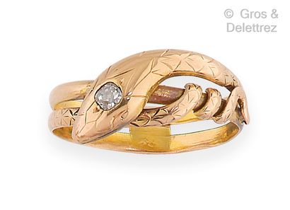 null Bague « Serpent » en or jaune, la tête sertie de diamants taillés en rose. Tour...