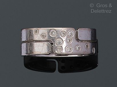 DINH VAN « Seventies » – Bague en or gris, composée de deux anneaux géométriques...