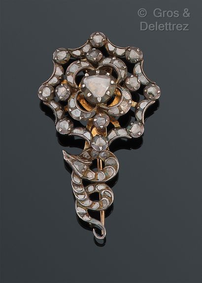 null Brooch "Serpent" in yellow gold (14K) and silver, set with rose-cut diamonds....