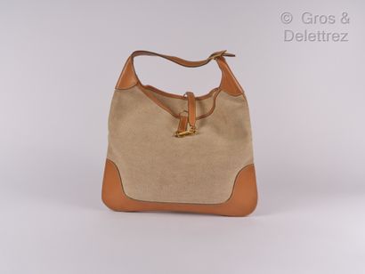 HERMES Paris Bag " Trim " 37 cm in canvas H mottled beige and gold calf, tongue closure,...