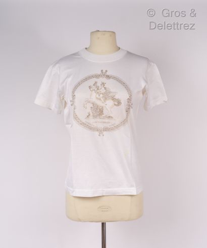 HERMÈS Paris boutique sport Lot composed of a white cotton t-shirt printed with a...