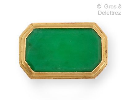 null Yellow gold ring, decorated with a hexagonal plate of jade jadeite. Finger size...