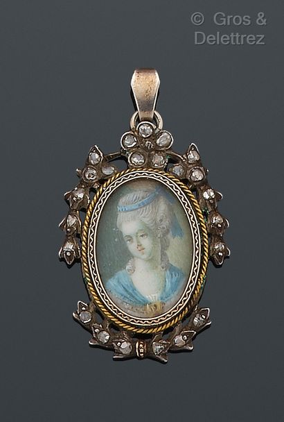 null Yellow gold and silver pendant, holding a miniature representing a courtesan...