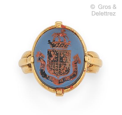 null Yellow gold ring, decorated with an intaglio on agate representing a coat of...