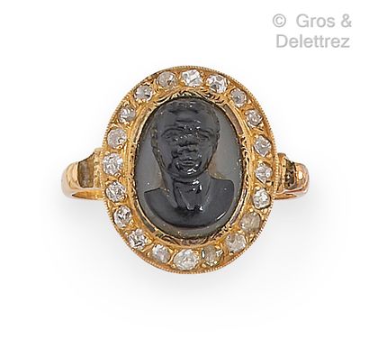null Yellow gold ring, set with a cameo on onyx representing a Moor in a surround...