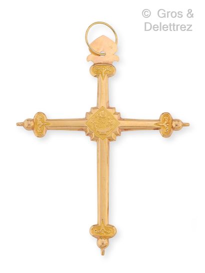 null Pendentif « Croix de Savoie » en or jaune ciselé. Dimensions : 11 x 8,5 cm....