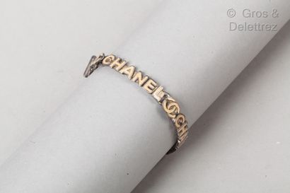 CHANEL par Karl LAGERFELD Transitionnal Collection 2000 — Bracelet en métal argenté...