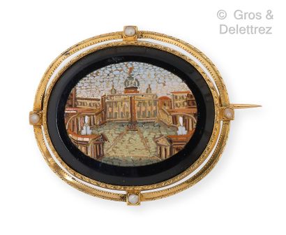 null Brooch in yellow gold, decorated with a micro-mosaic representing Saint Peter's...