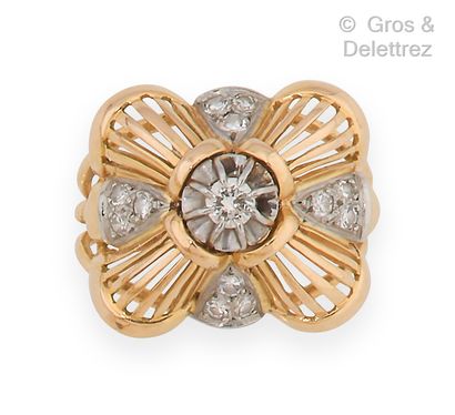null Yellow and pink gold ring, decorated with an old cut diamond. Finger size :...