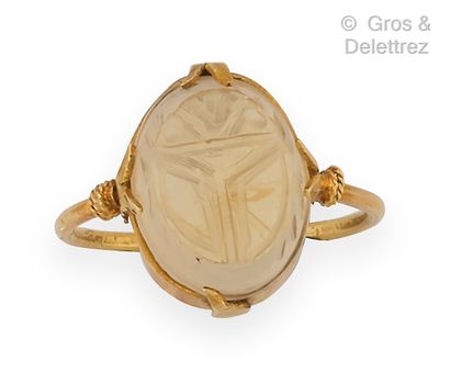 null Yellow gold ring, set with a citrine engraved with a beetle. Finger size: 47....