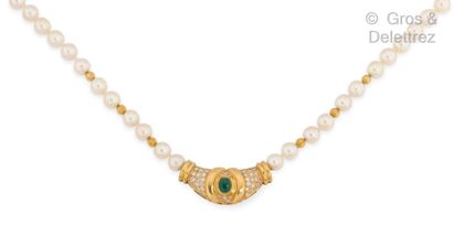 null Necklace composed of a row of cultured pearls alternating in the center of gold...
