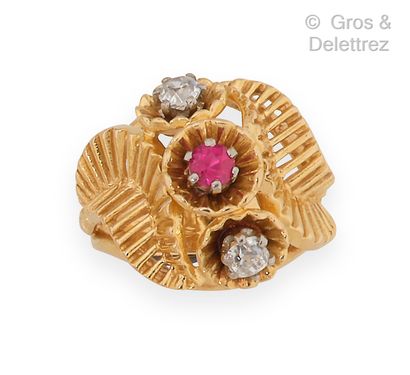 null Yellow gold ring with foliage and flowers, the pistils set with a ruby and two...