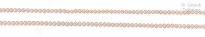 null Long necklace of pink cultured pearls. Length: 120 cm. P. 75,3g.