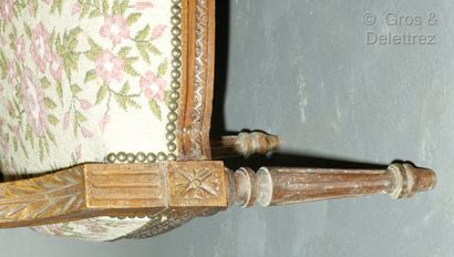 null Canapé corbeille en bois naturel mouluré et sculpté.

Style Louis XVI

87 x...