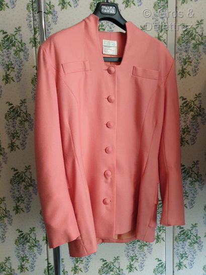 null Emmanuelle KHANH Pink wool jacket, high half collar continuing on a square neckline,...